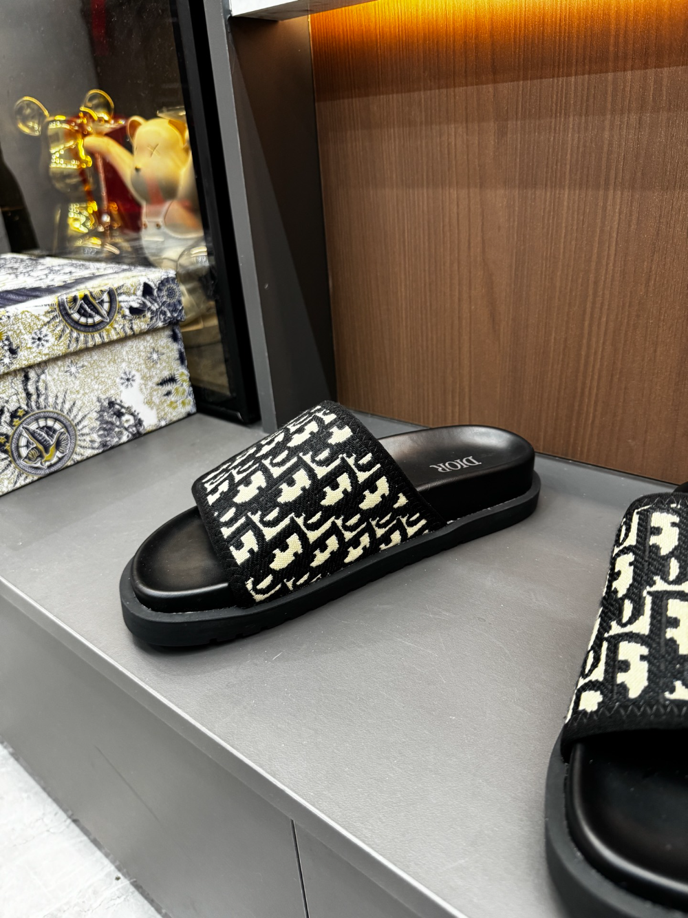DEM316 New fashionable black and white women's shoes men's shoes available in various colors beautiful slippers excellent gift item