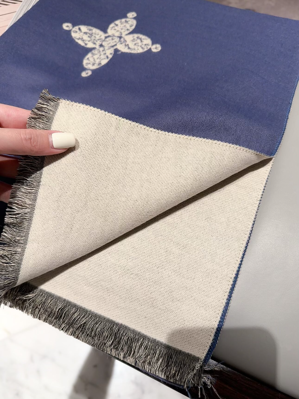 LEM616 new arrive  Hot sale brown black blue grey red color fashion beautiful  scarf  for woman gift  to choose
