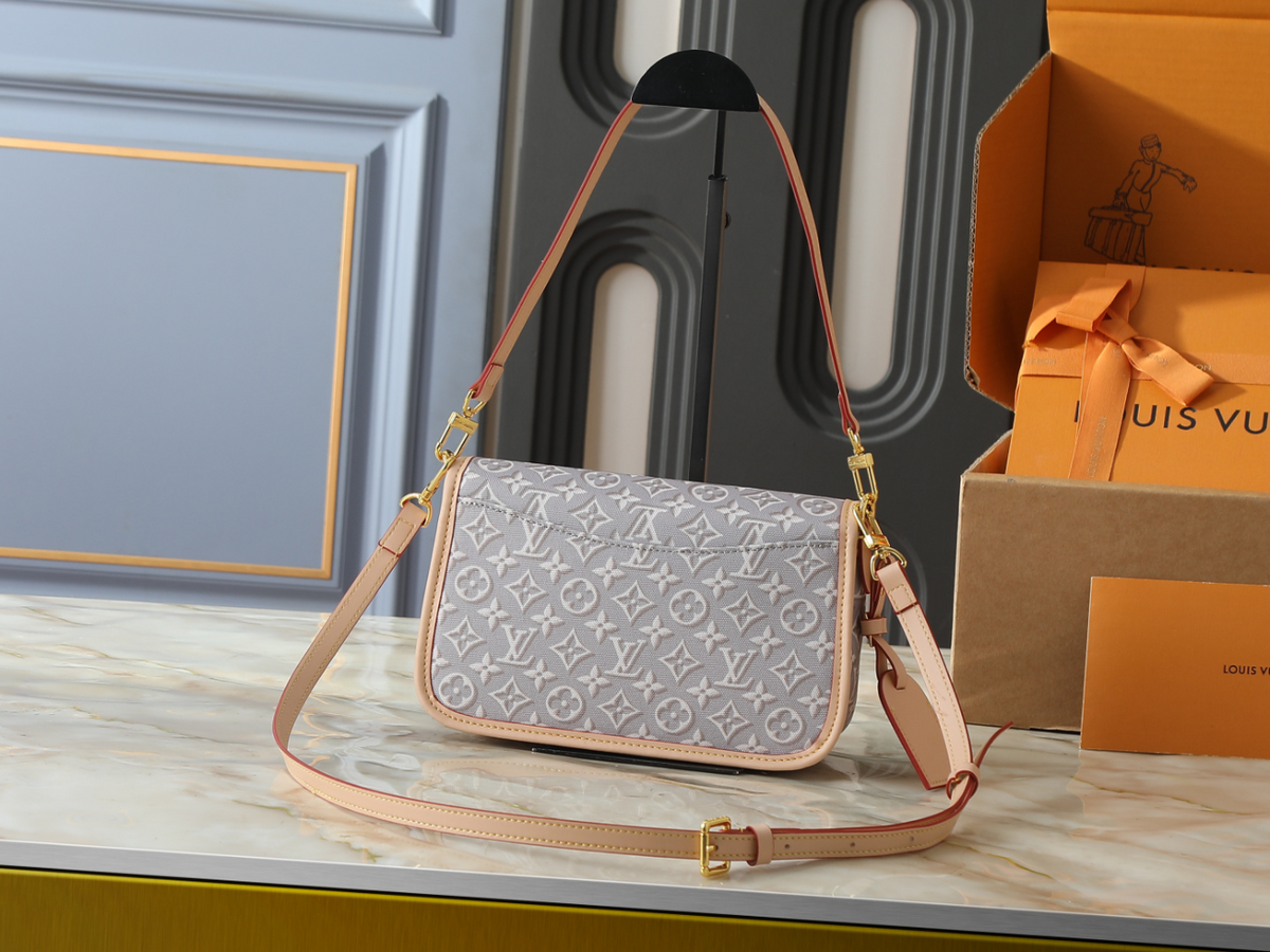 LEM586 New arrive fashion light grey color bag for woman beautiful gift to choose