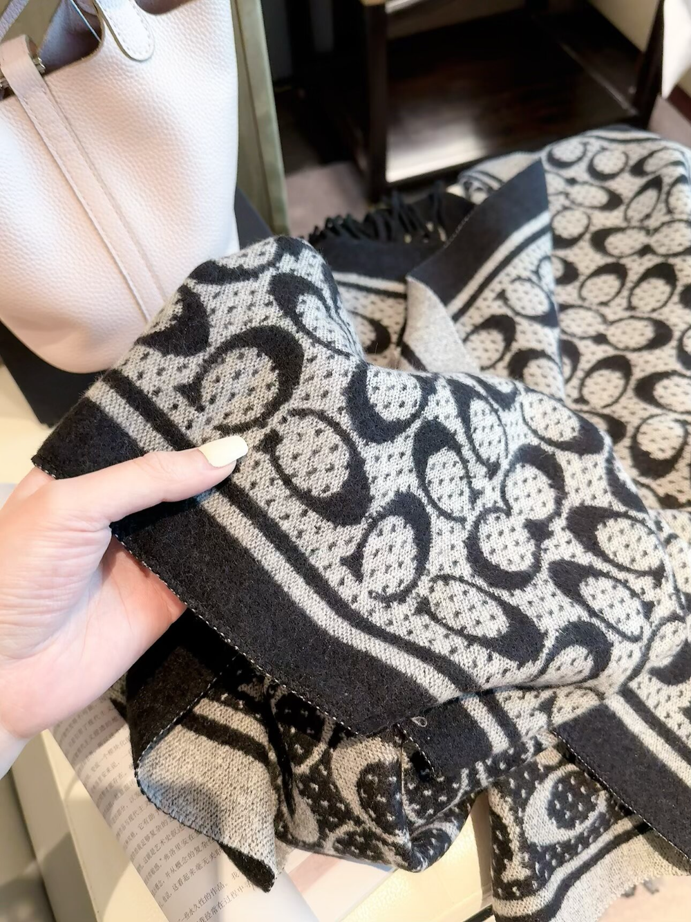 COEM18 new arrive  Hot sale grey black color fashion beautiful  scarf  for woman gift  to choose