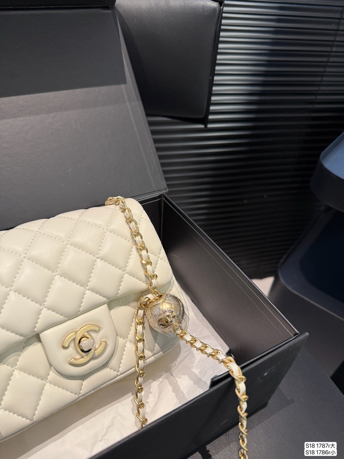 CEM251 New arrive fashion  black white pink yellow color bag for woman beautiful gift to choose gift size to choose 2size