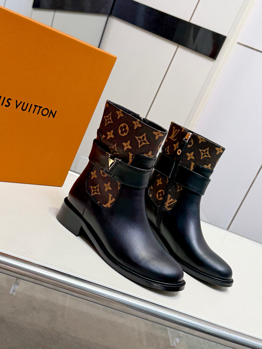 LEM498 Womens Ankle Boots 2026 Thick Bottom Platform Woman Shoes Zipper Fashion Female Luxury Designer Boot Casual Ladies MartinBoots combat Boots