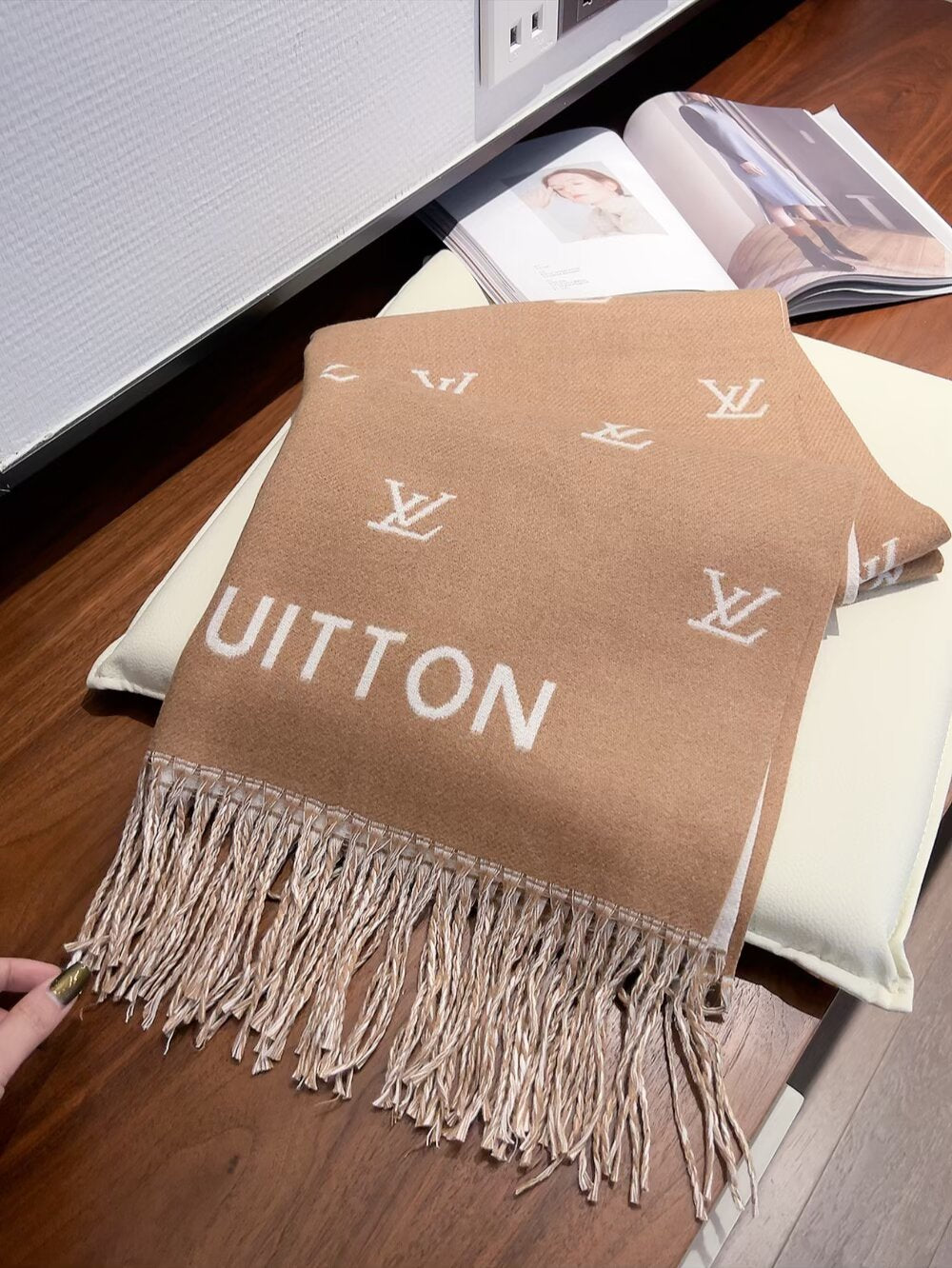 LEM293 New top Women Man Designer Scarf fashion brand 100% Cashmere Scarves For Winter Womens and mens Long Wraps Size 180✖️60cm