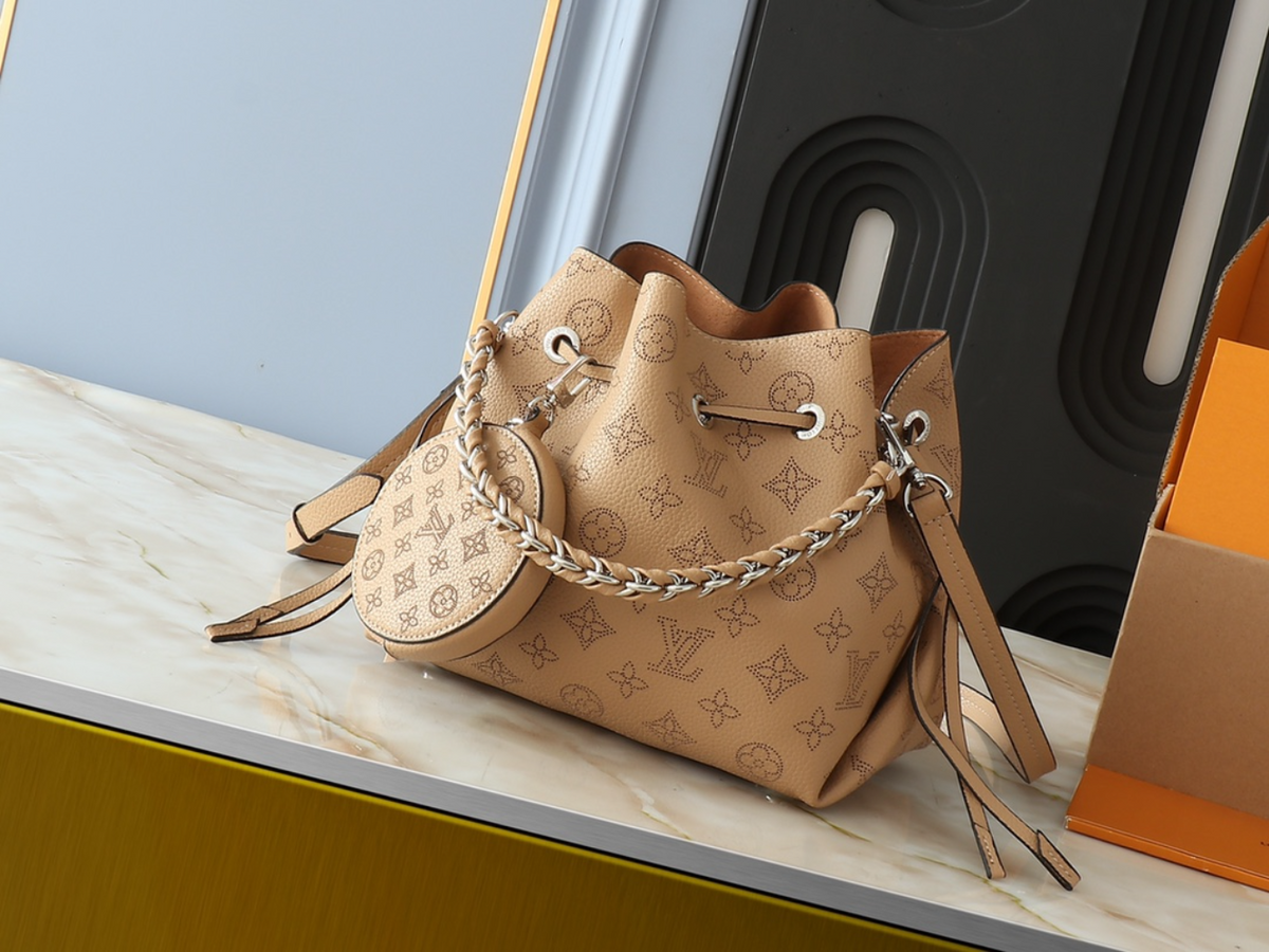 LEM636 New arrive fashion black pink khaki yellow bag for woman hands bag beautiful gift to choose gift  19 x 22 x 14 cm