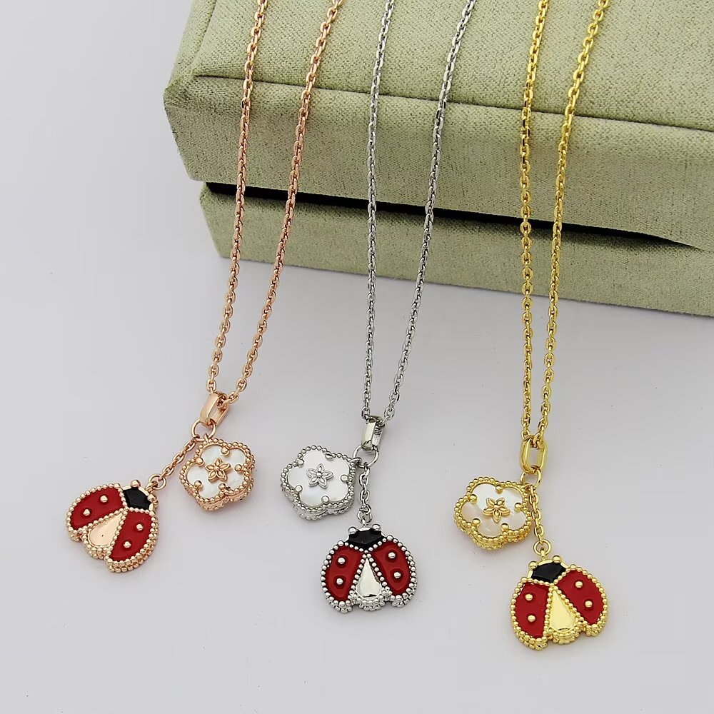 VAEM24 New trendy four-leaf clover pendant necklace, exquisite jewelry for women, suitable for choosing as a gift
