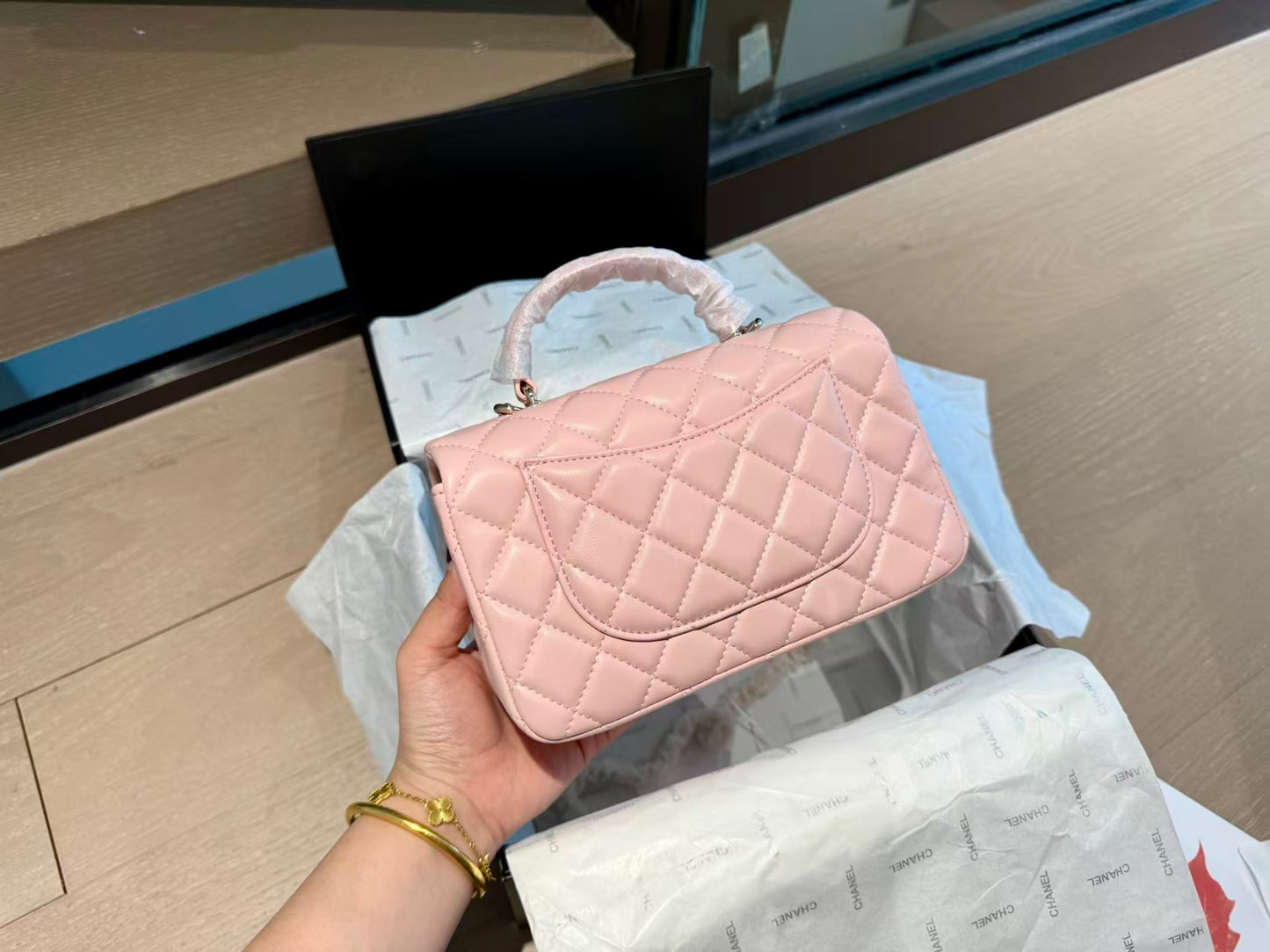 CEM250 designer shoulder bags classic shoulder strap sheepskinflap bag crossbody shoulder bag black white pink red color bag 20cm