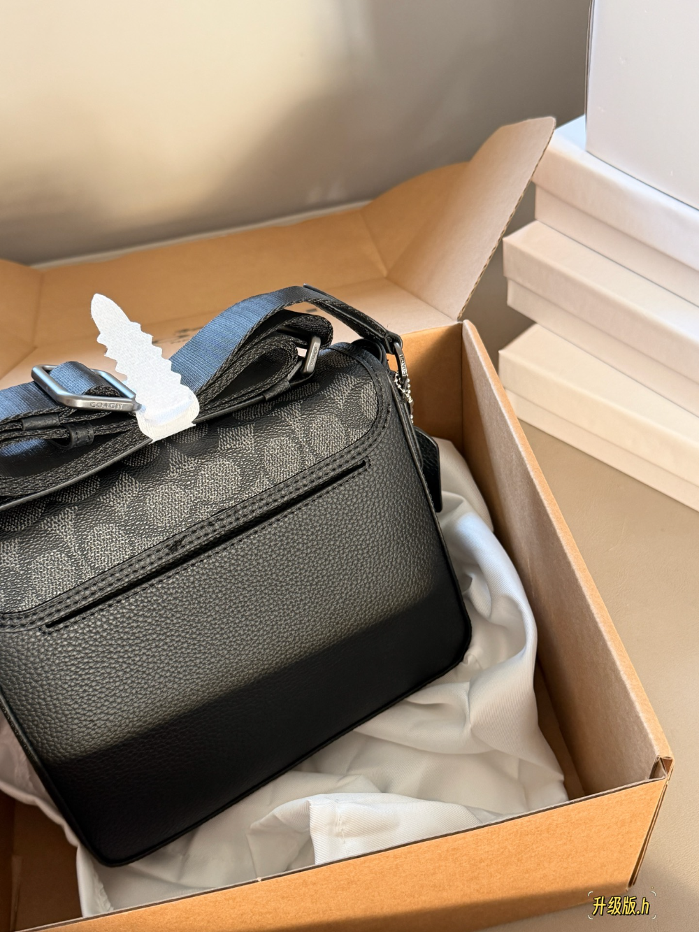COEM02 New stylish black classic men's square bag, excellent gift options available 20.5*17cm