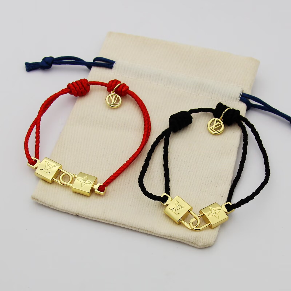 LEM471 New trendy open-style bracelet - Metal lock letter wristband - Women's couple accessory