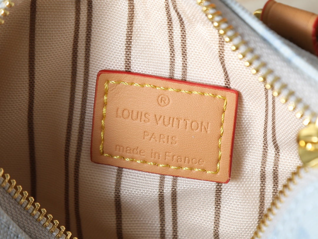 LEM45 New arrive fashion bag for woman beautiful gift to choose gift 16x10x7.5cm