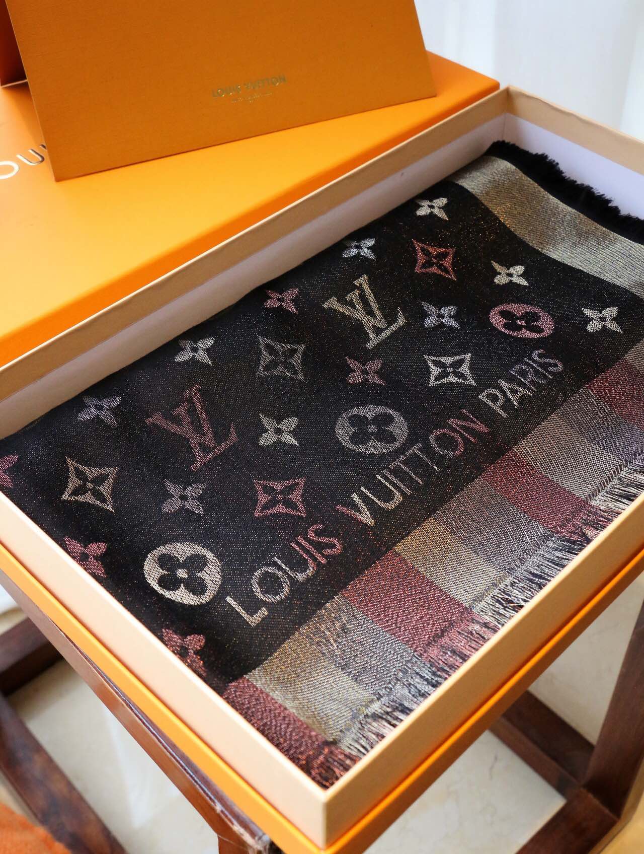 LEM328 new arrive Hot sale  black red gray color fashion beautiful scarf for woman men  gift to choose 140*140cm size