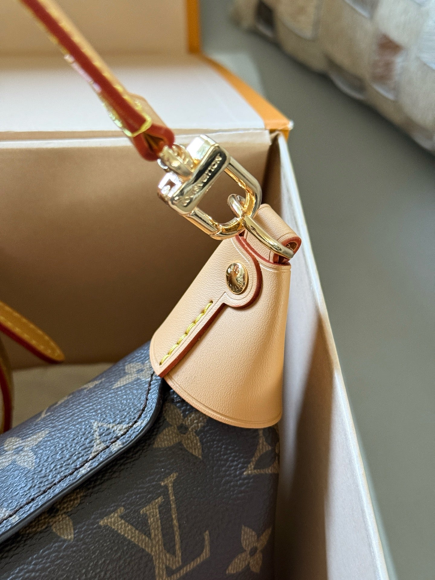 LEM315  New Arrive Hot Sale design  Fashion Bag It Come with Box 21.5*12cm