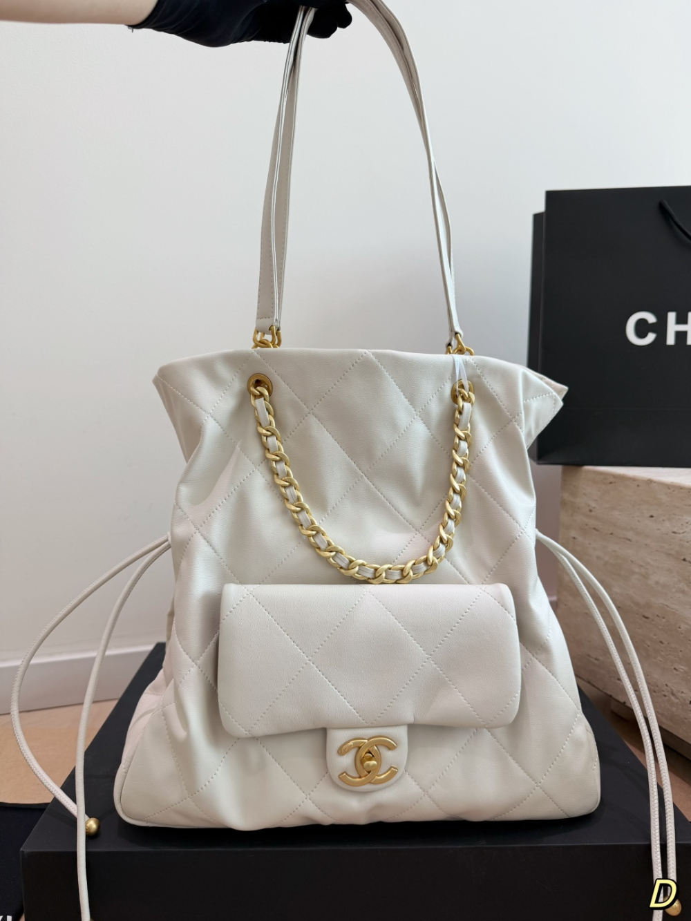 CEM489 New arrive fashion black  white red khaki bag for woman hands bag beautiful gift to choose gift 33*32cm