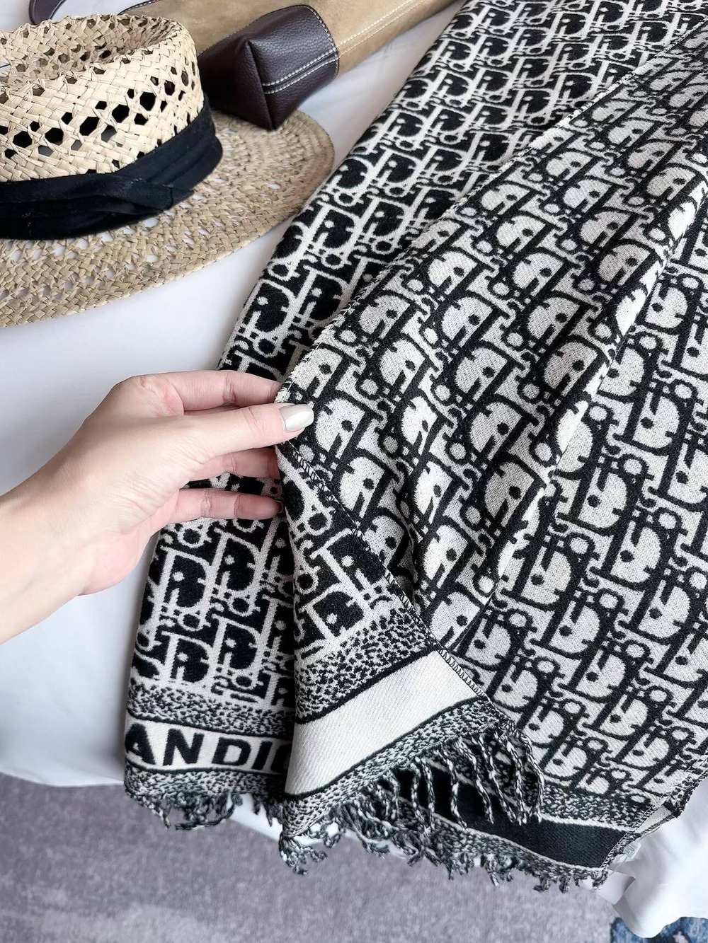 DEM381 new arrive  Hot sale black brown color fashion beautiful  scarf  for woman gift  to choose