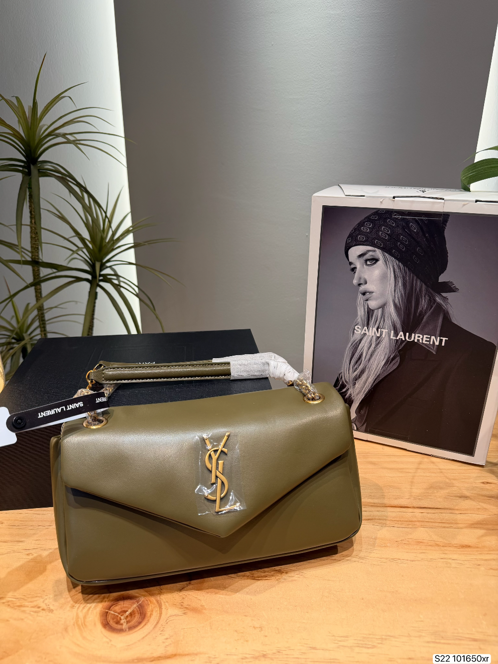 YLEM9 New arrive fashion black white red green color bag for woman beautiful gift to choose gift size to choose 26 *15 cm