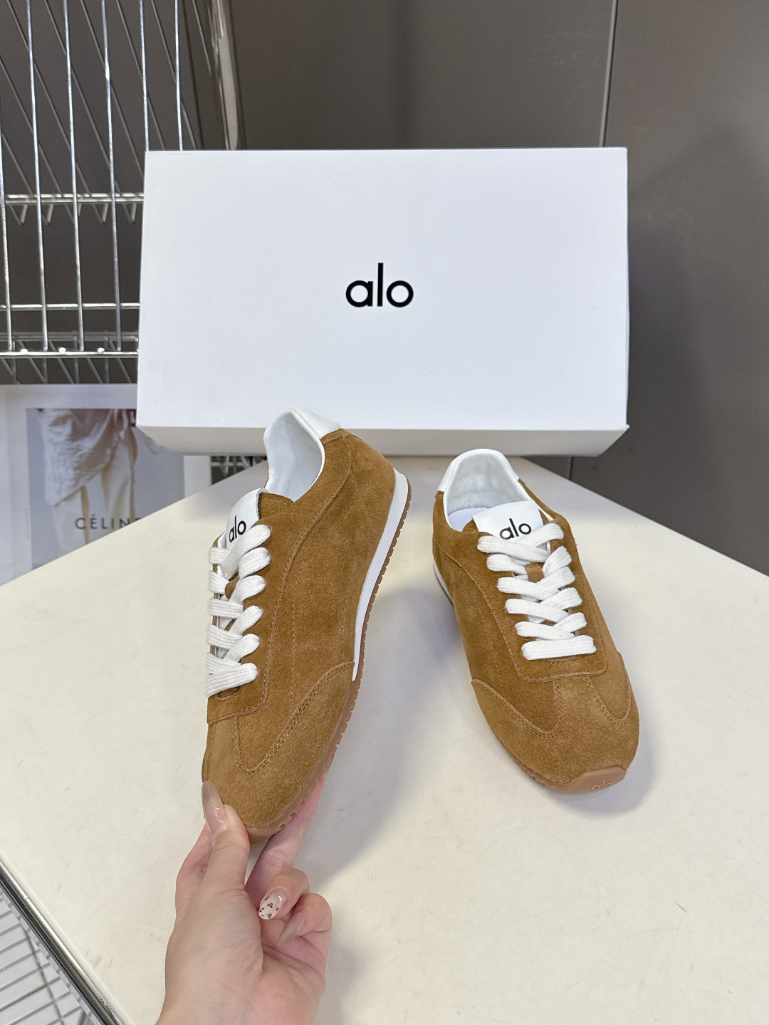 Alo01 Designer Sneakers Men Women Gum Sky Beige Dark Scarlet Mens Trainers Womens Casual Outdoor Runners