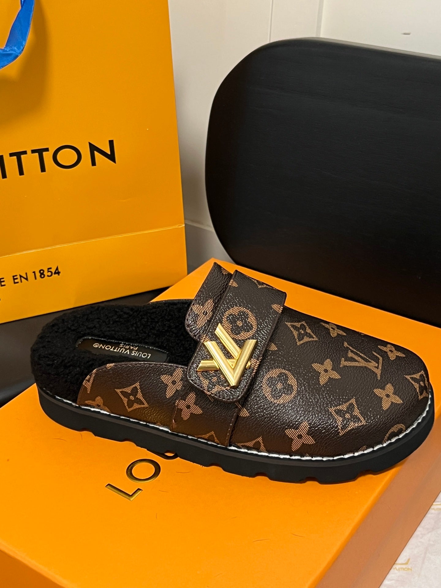 LEM176  New arrive fashion black and white color  shose for woman  beautiful gift to choose