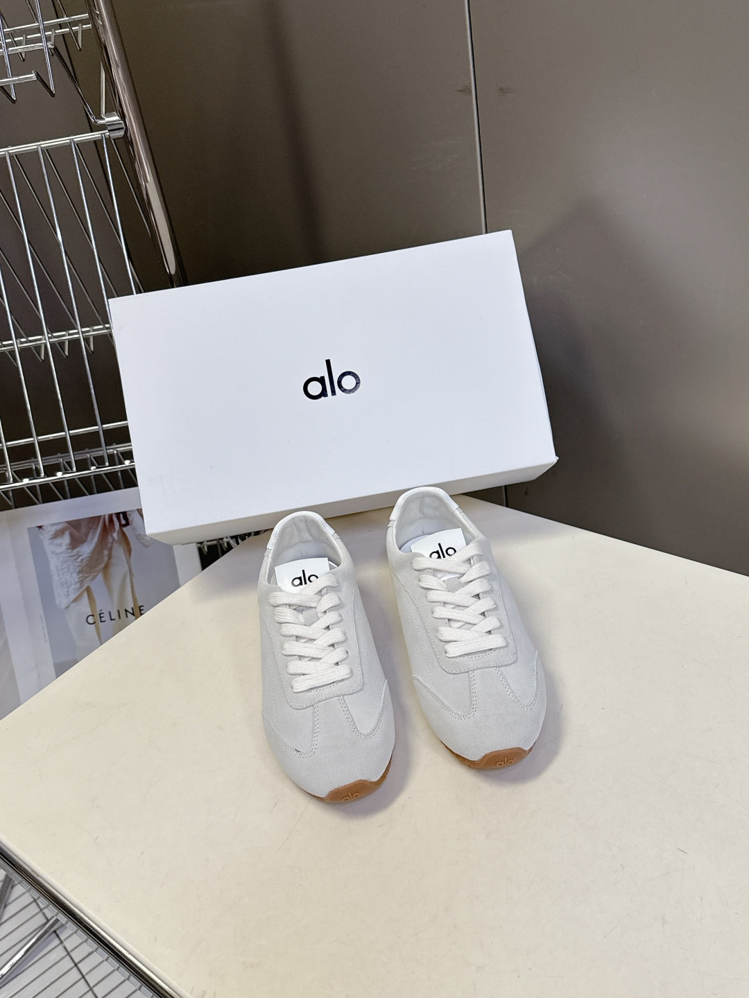 Alo01 Designer Sneakers Men Women Gum Sky Beige Dark Scarlet Mens Trainers Womens Casual Outdoor Runners