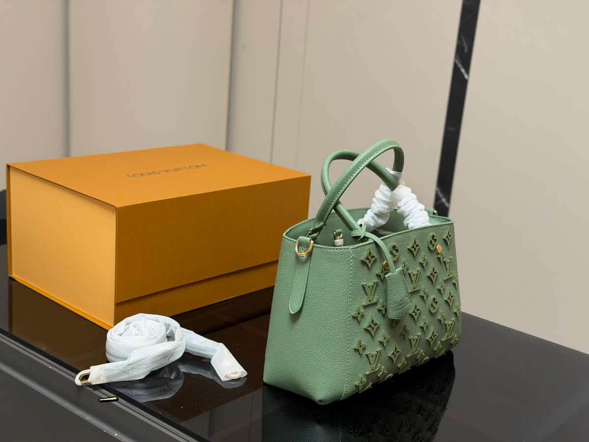 LEM578 New arrive fashion black  beige white pink green coffee color bag for woman beautiful gift to choose size 32*19cm