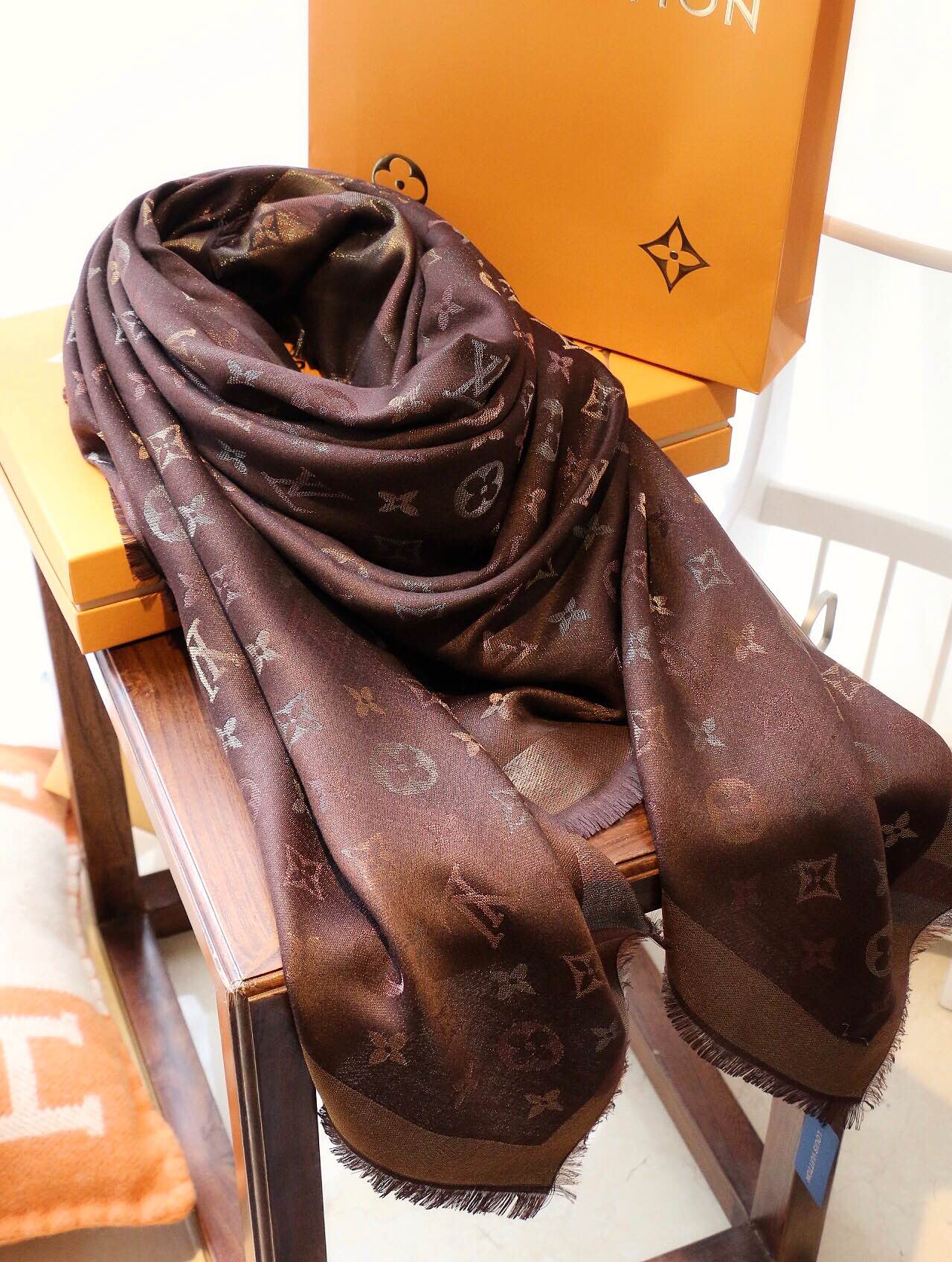 LEM328 new arrive Hot sale  black red gray color fashion beautiful scarf for woman men  gift to choose 140*140cm size