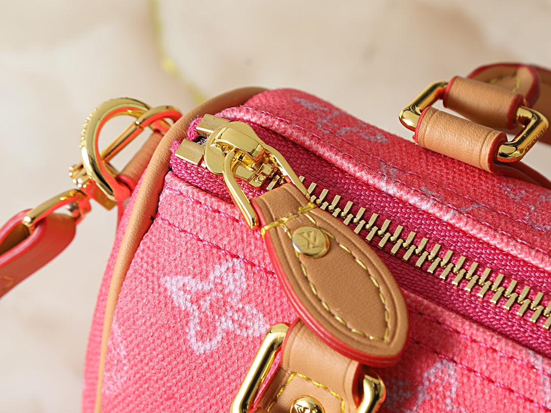 LEM45 New arrive fashion bag for woman beautiful gift to choose gift 16x10x7.5cm