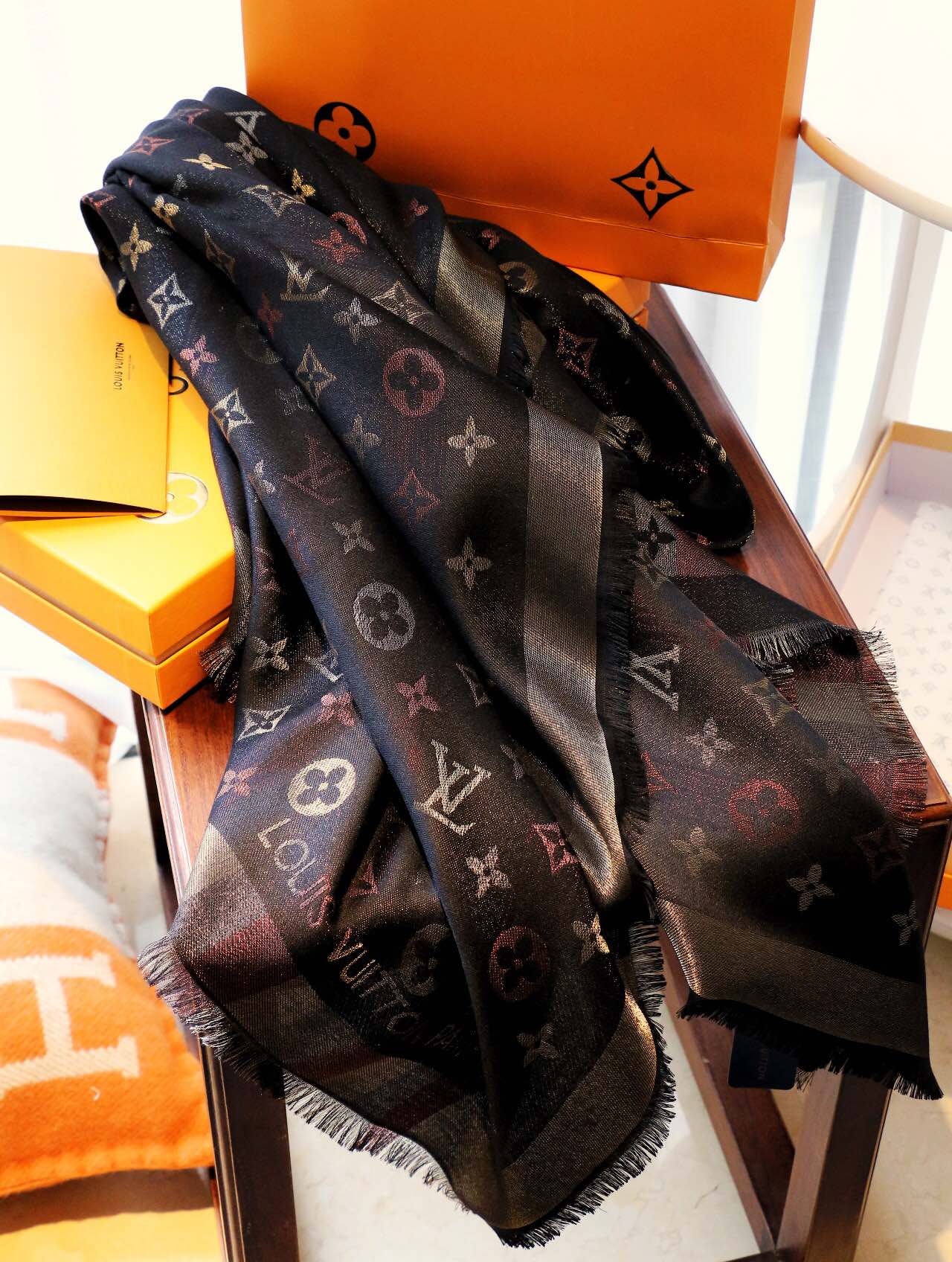 LEM328 new arrive Hot sale  black red gray color fashion beautiful scarf for woman men  gift to choose 140*140cm size