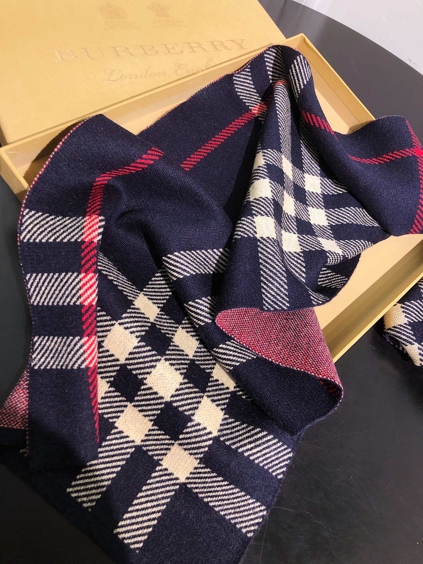 BEM33 Fashion Women's men Cashmere Designer Scarf Soft Touch Warm Packaging Autumn and Winter Long Shawl Brown and White Full Letter Scarf180*30cm