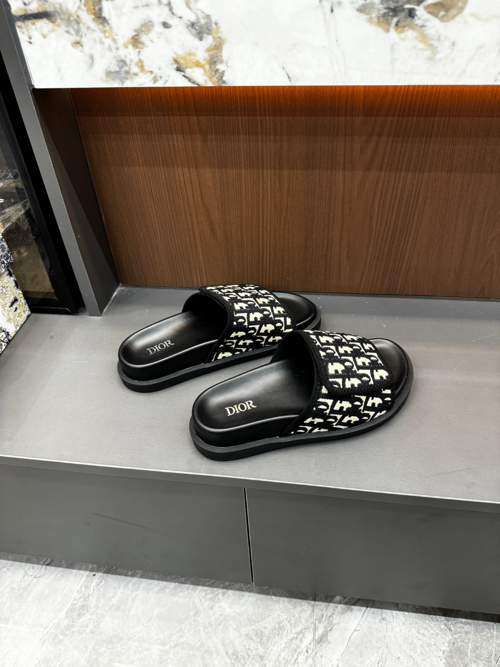 DEM316 New fashionable black and white women's shoes men's shoes available in various colors beautiful slippers excellent gift item