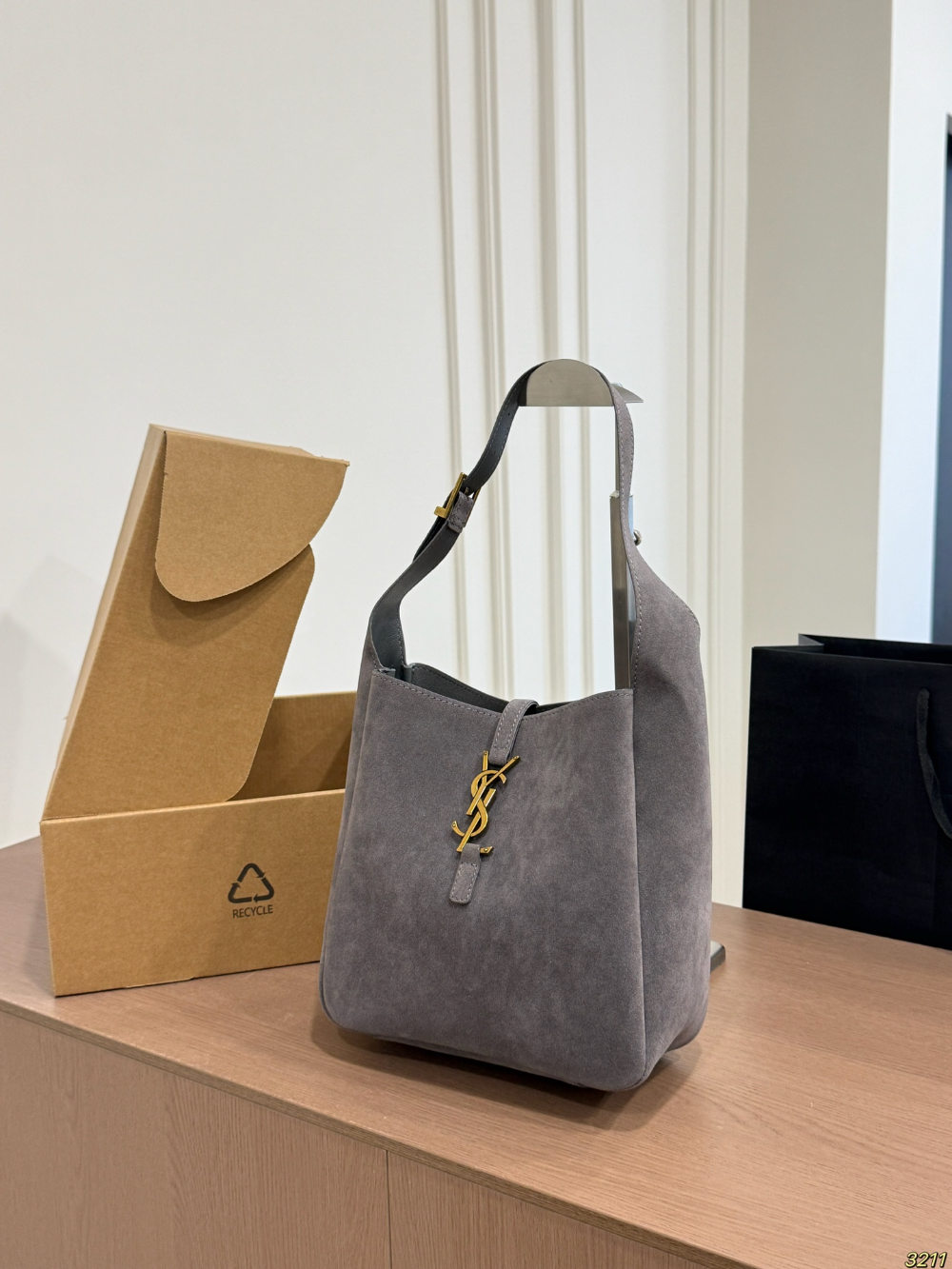 YLEM32 New arrive fashion grey black khaki bag for woman hands bag beautiful gift to choose gift 22x22cm