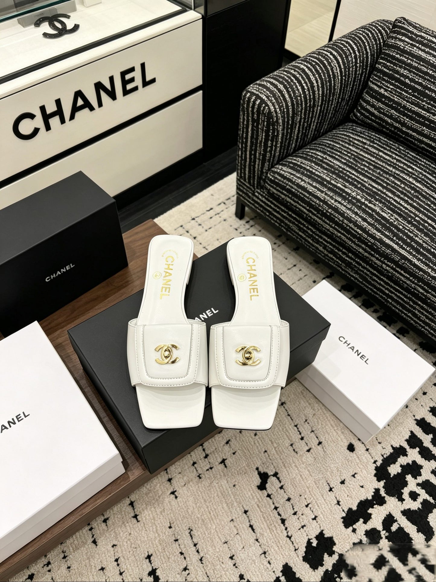 CEM260 New arrive fashion black and white color shose for woman beautiful Slippers gift to choose