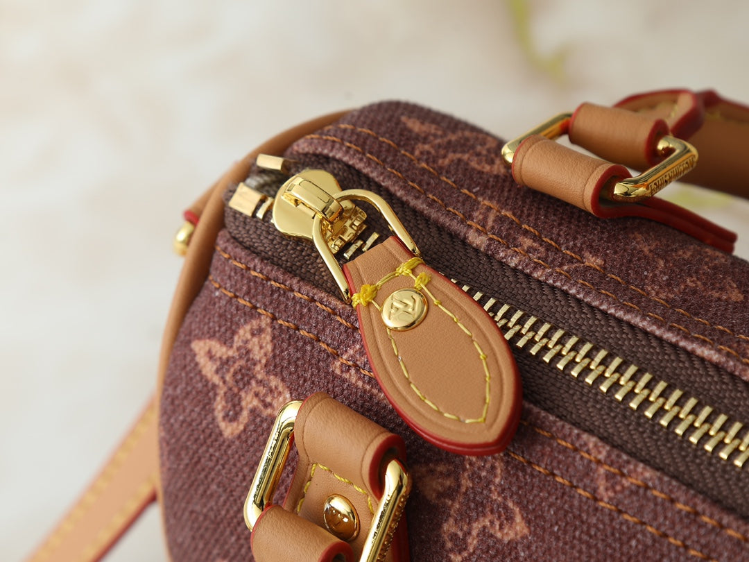 LEM45 New arrive fashion bag for woman beautiful gift to choose gift 16x10x7.5cm