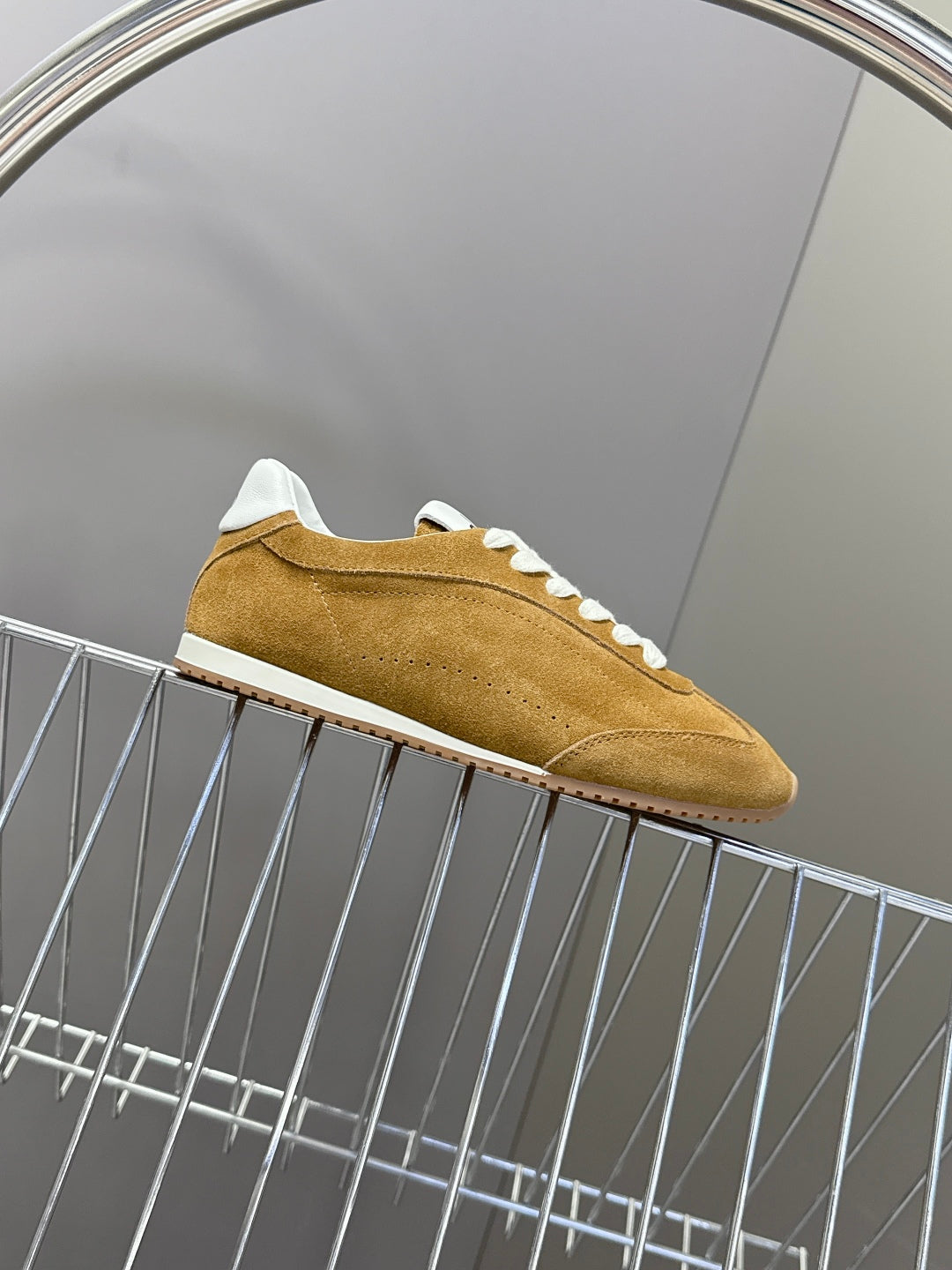 Alo01 Designer Sneakers Men Women Gum Sky Beige Dark Scarlet Mens Trainers Womens Casual Outdoor Runners