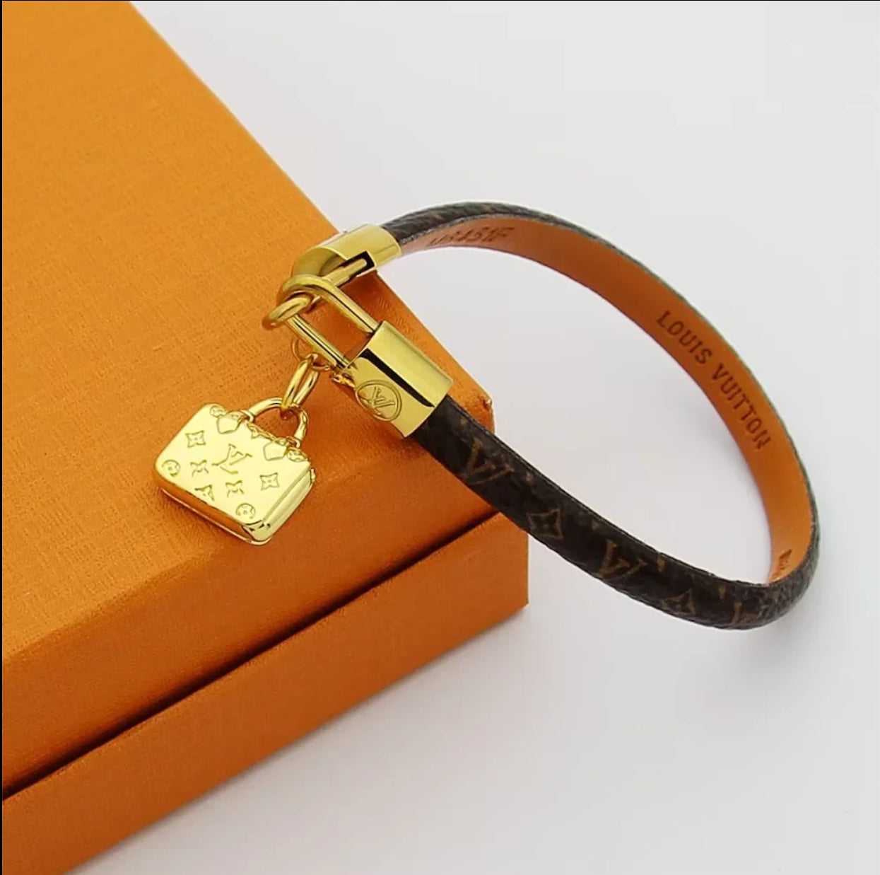 LEM319 FashionClassic Bracelet Brand Designer Leather Flowers Love Bracelet Bangles Promise Jewelry