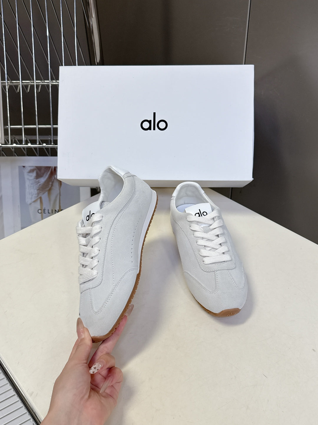 Alo01 Designer Sneakers Men Women Gum Sky Beige Dark Scarlet Mens Trainers Womens Casual Outdoor Runners