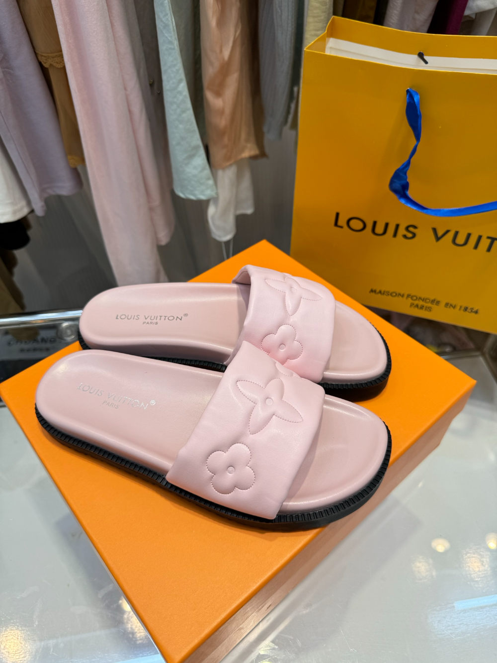 LEM452 New fashionable white black pink women's shoes men's shoes available in various colors beautiful slippers excellent gift items