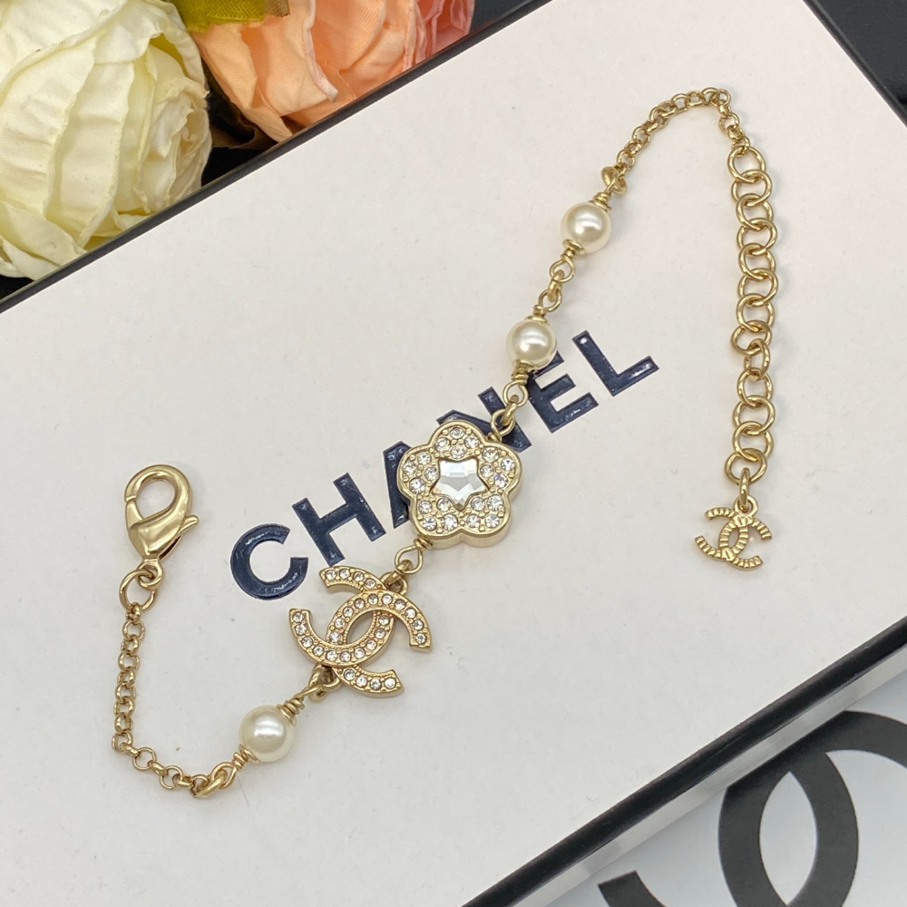 CEM498 New Arrive Fashion Hot Sale with Big Diamond Pearl Hand braceletfor Woman Jewelry To Choose Gift