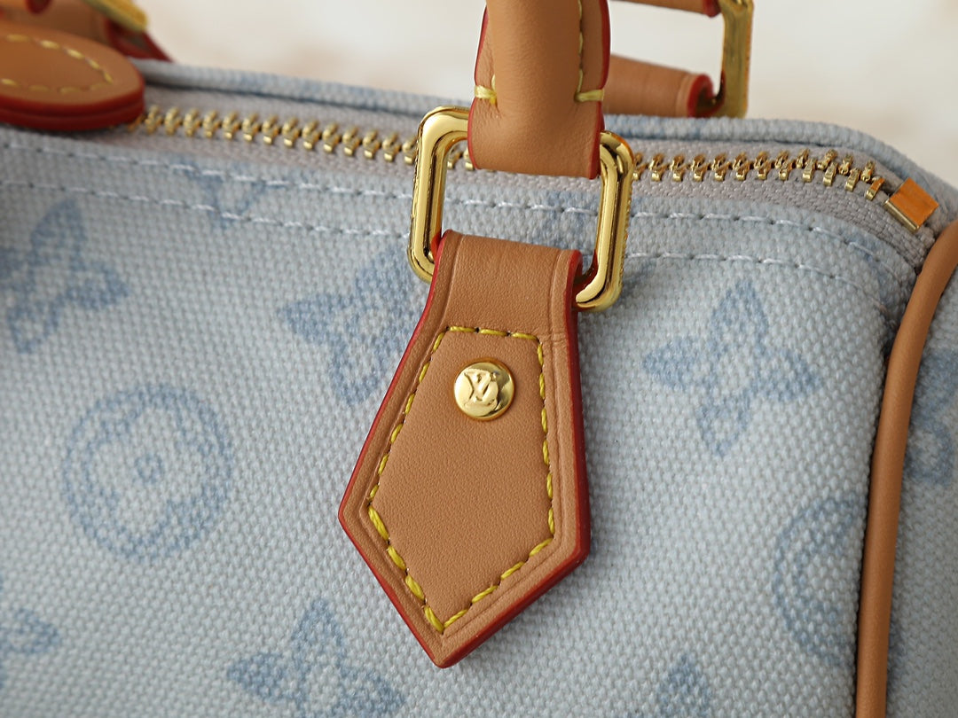 LEM45 New arrive fashion bag for woman beautiful gift to choose gift 16x10x7.5cm