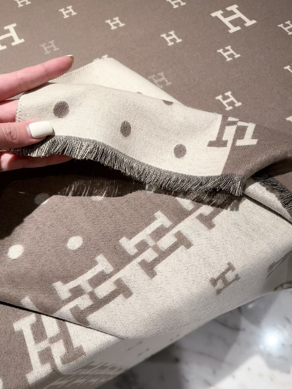 HEM147 new arrive  Hot sale light brown black  color fashion beautiful  scarf  for woman gift  to choose