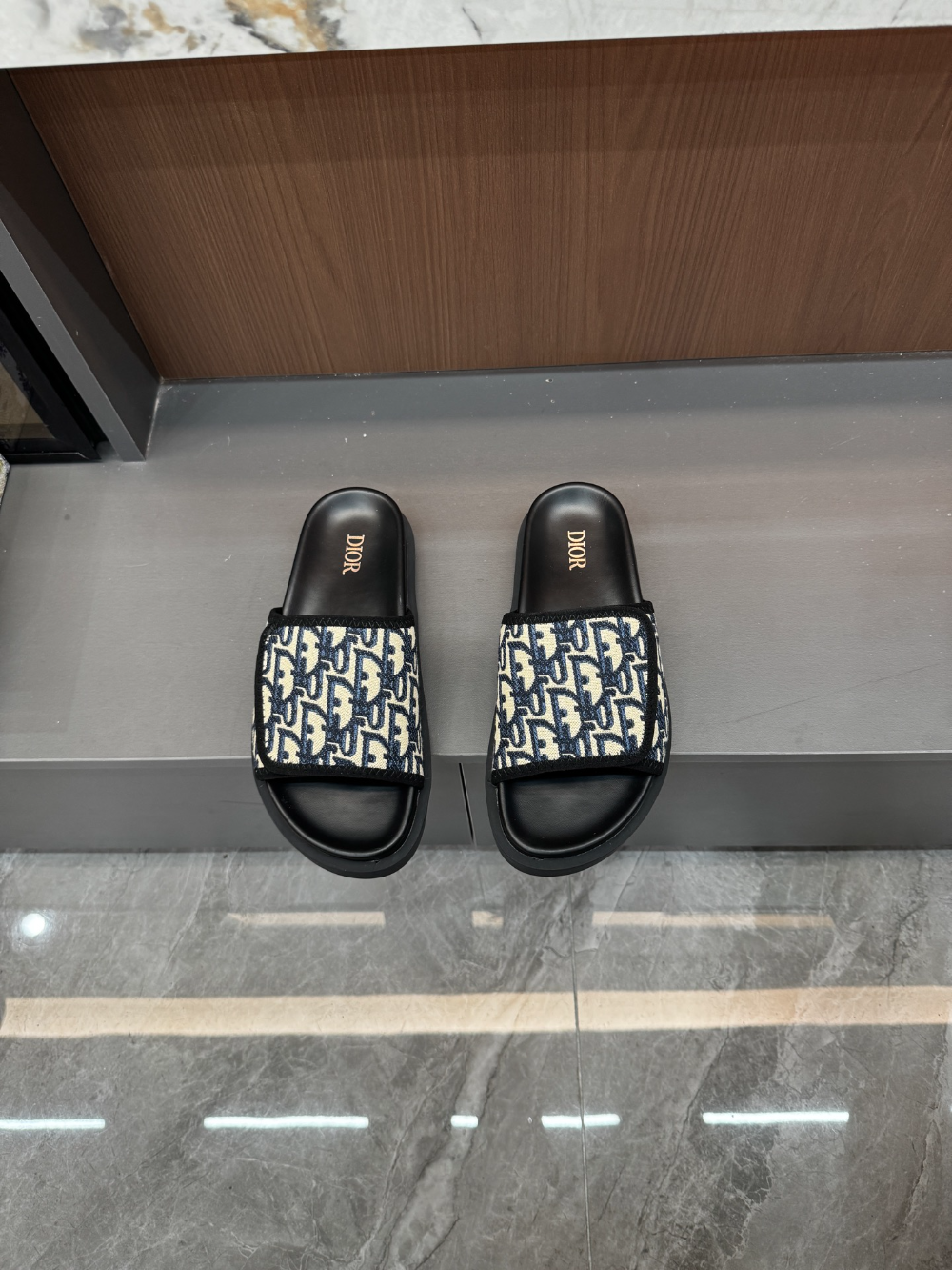 DEM317 New fashionable black and white women's shoes men's shoes available in various colors beautiful slippers excellent gift item