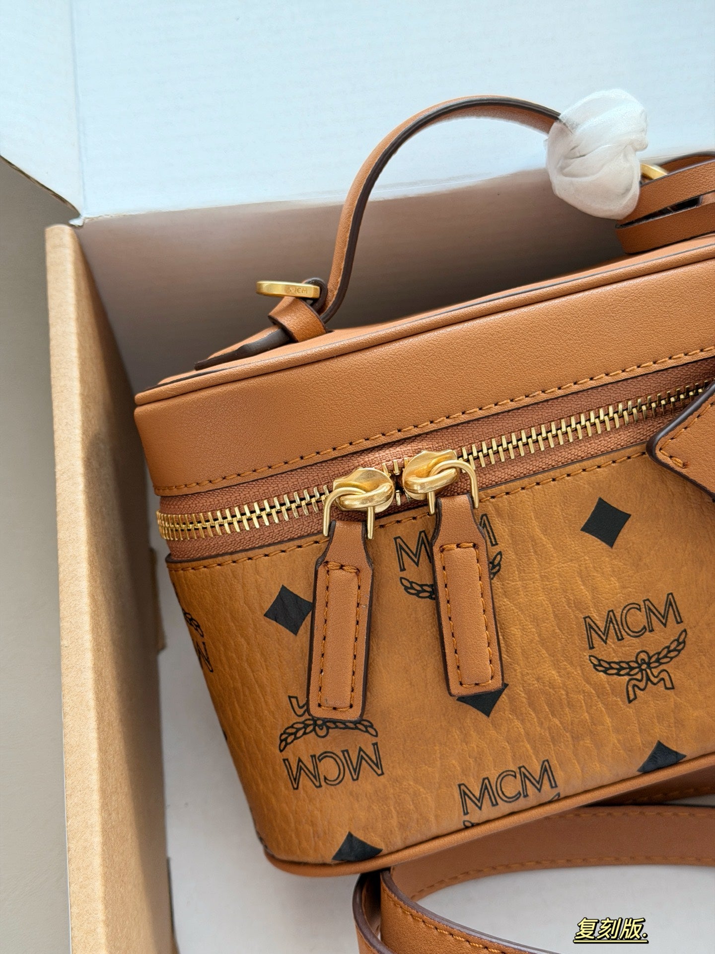 DEM300 New arrive fashion Makeup bag pink brown bag for woman beautiful gift to choose gift 19*12cm