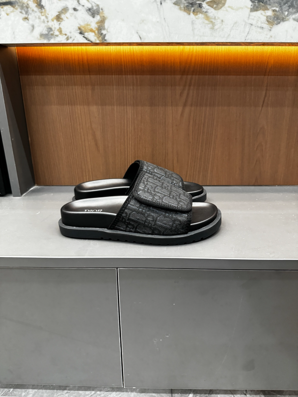 DEM316 New fashionable black and white women's shoes men's shoes available in various colors beautiful slippers excellent gift item