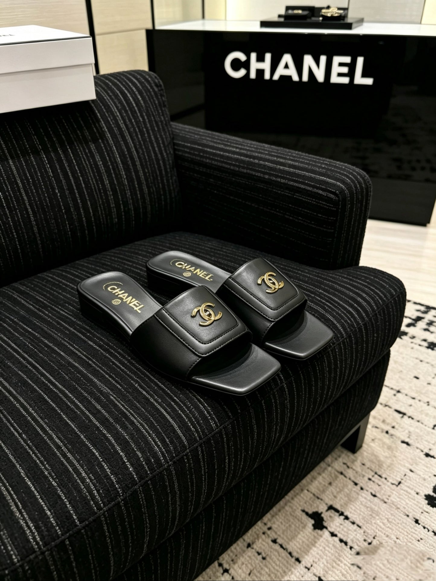 CEM260 New arrive fashion black and white color shose for woman beautiful Slippers gift to choose