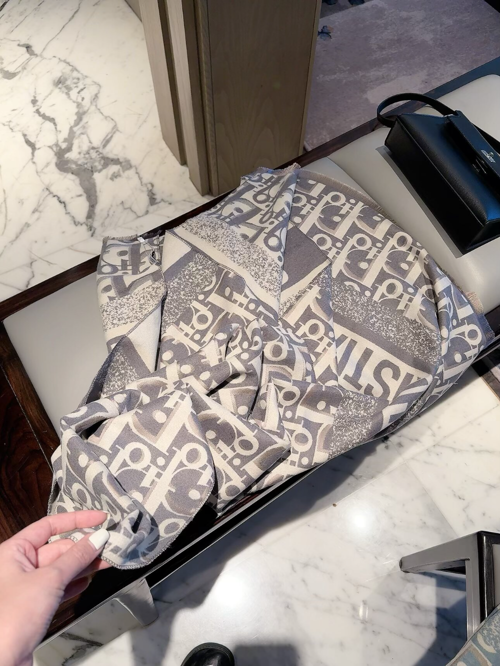 DEM386 new arrive  Hot sale brown black grey color fashion beautiful  scarf  for woman gift  to choose