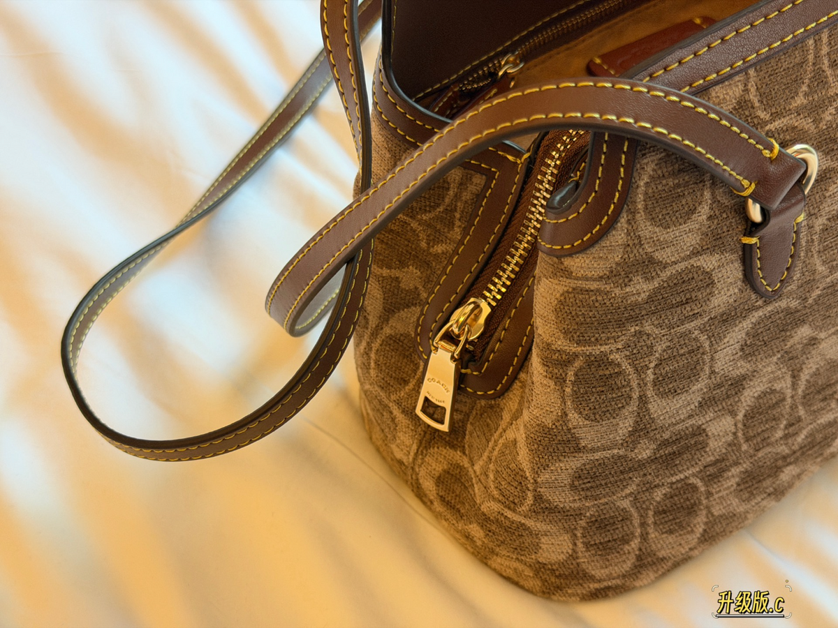 COEM17  New arrive fashion caramel color bag for woman beautiful gift to choose 28*16cm