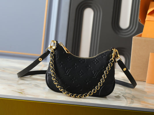 LEM465 New stylish and high-end black handbag with embossed gold chain design - versatile and casual single-shoulder crossbody bag for the arm 19 x 13 x 8 cm