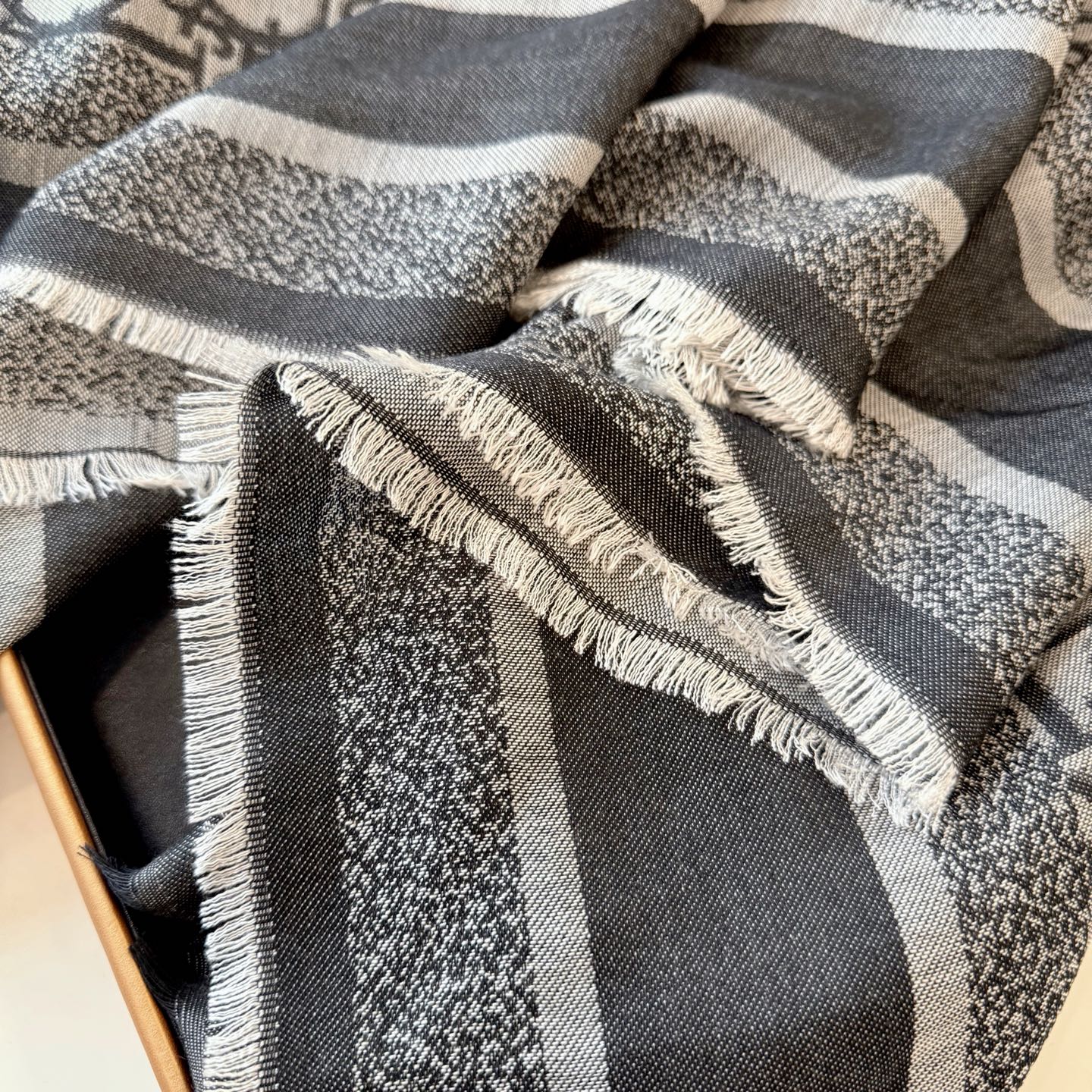 DEM234 Classic Luxury Designer scarf  cashmere fringe Designer scarf Scarf shawl blanket Winter for women and men 140*140cm