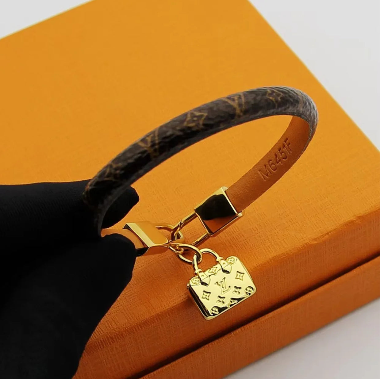 LEM319 FashionClassic Bracelet Brand Designer Leather Flowers Love Bracelet Bangles Promise Jewelry