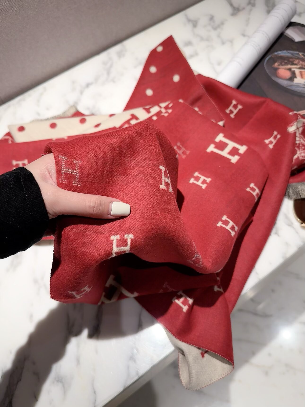 HEM148 new arrive  Hot sale brown blue grey red color fashion beautiful  scarf  for woman gift  to choose