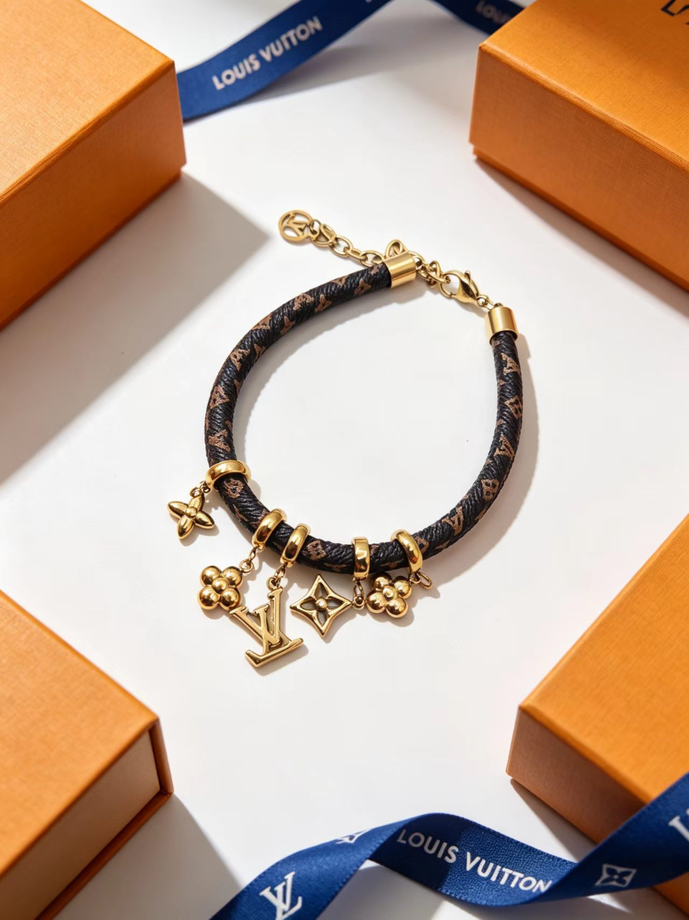 LEM657 New trendy European-style titanium bracelet with letter pendant suitable as a couple's accessory for ladies