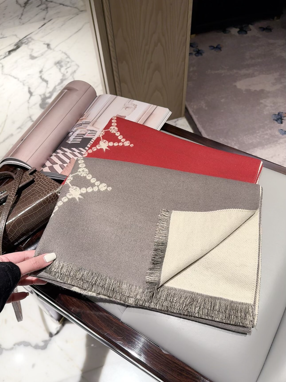 LEM616 new arrive  Hot sale brown black blue grey red color fashion beautiful  scarf  for woman gift  to choose