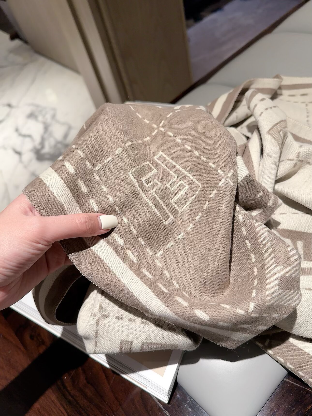 FEM31 new arrive  Hot sale brown black blue grey khaki color fashion beautiful  scarf  for woman gift  to choose